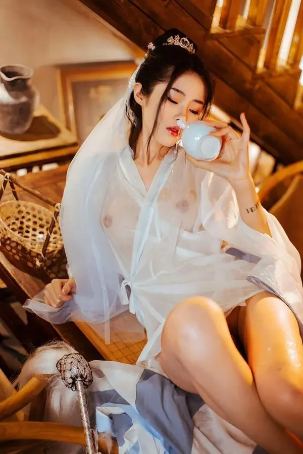 极品福利姬肉肉在干嘛 校服便器尺度视图