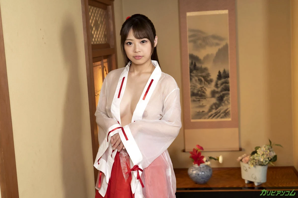 穂高ひな 年輕巫女有著色情身材