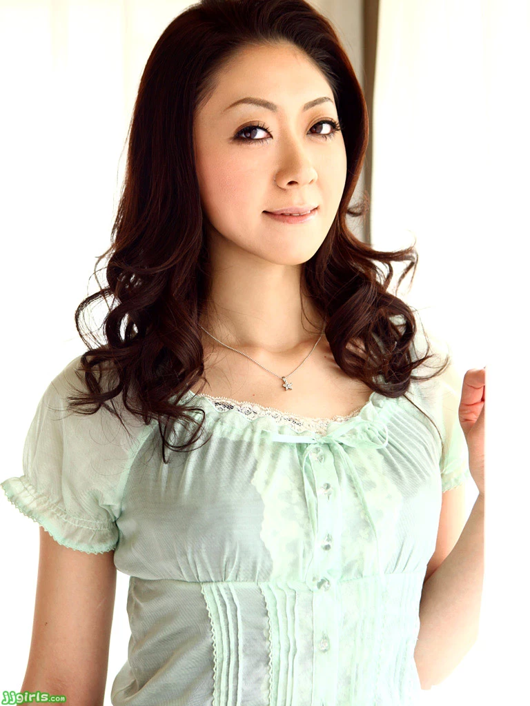 早見るり 好色人妻騎乘位技術真強