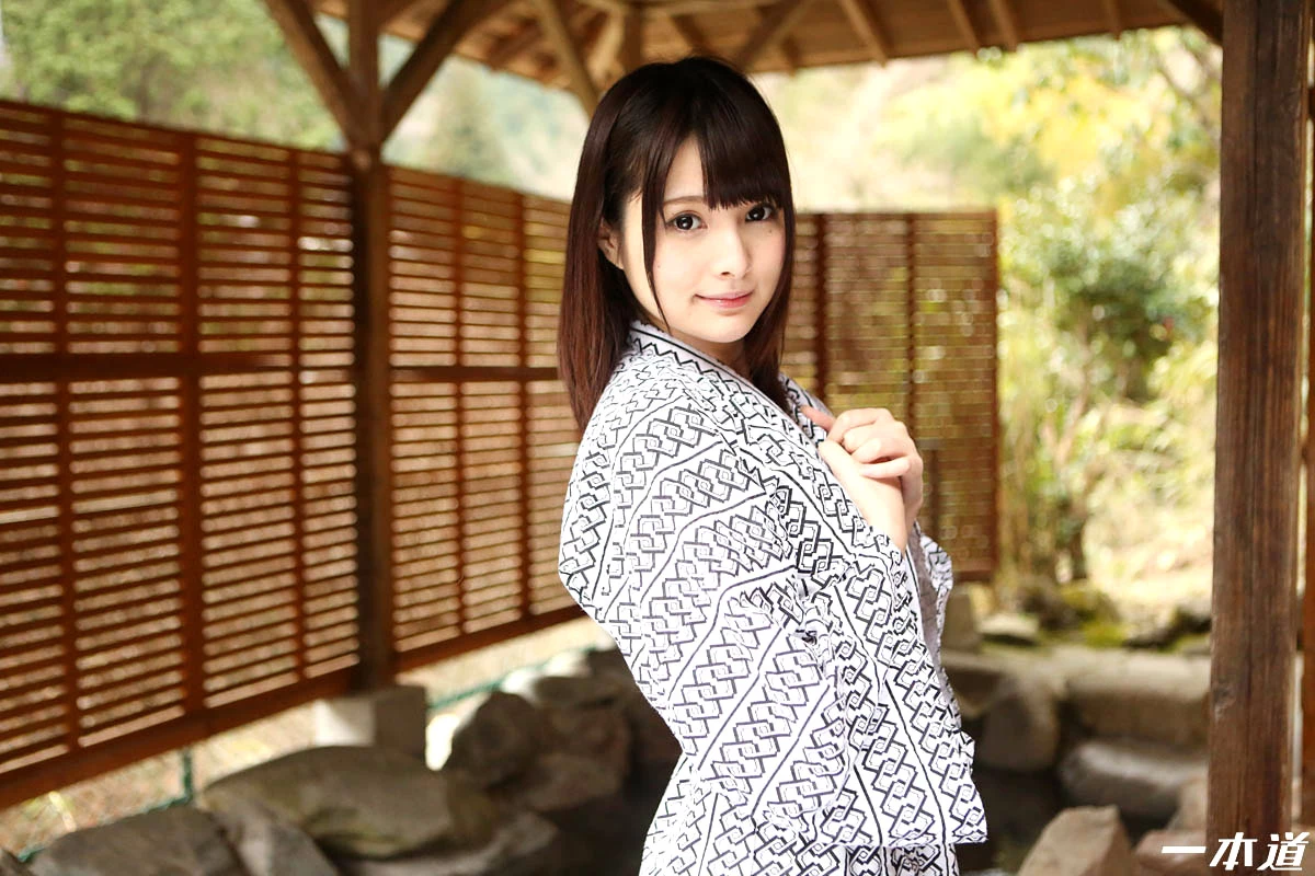 みほの 和女友泡溫泉偷偷打起炮