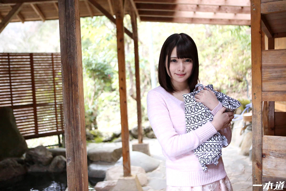 みほの 和女友泡溫泉偷偷打起炮