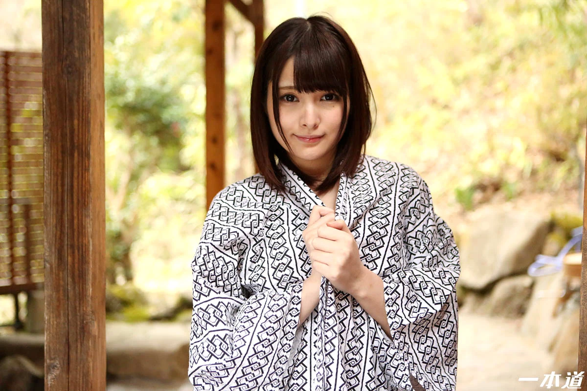 みほの 和女友泡溫泉偷偷打起炮