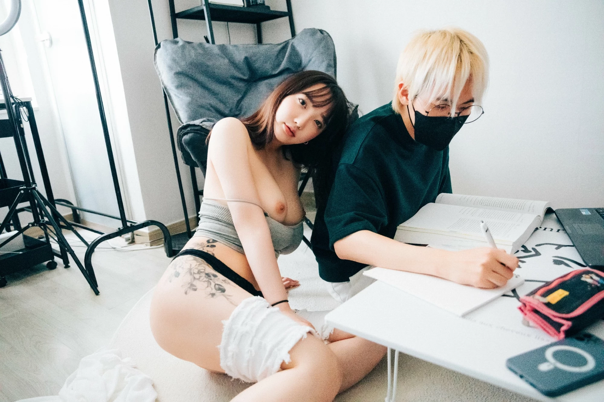 毫無防備女家教 奉送雪乳 頂級身材網友瘋搶報名
