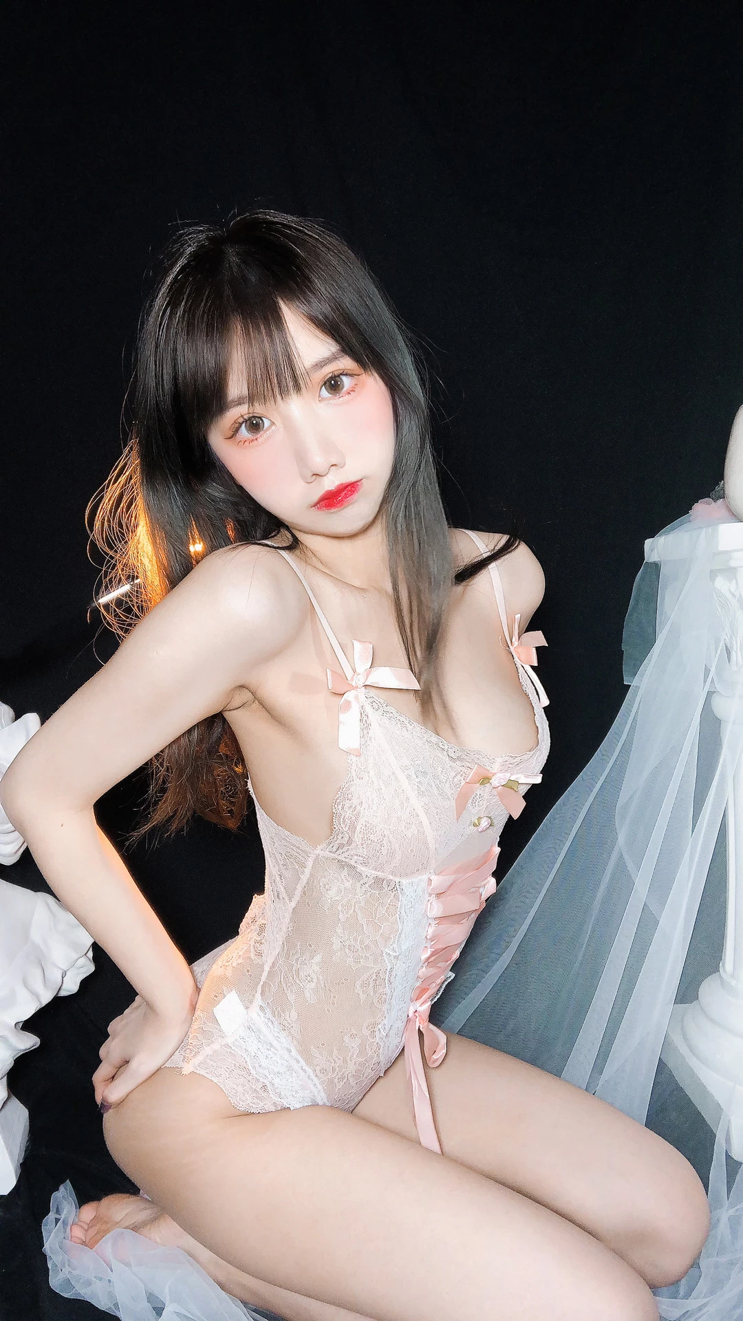 果咩醬w 蕾絲睡衣 前凸後翹畫面鼻血止不住
