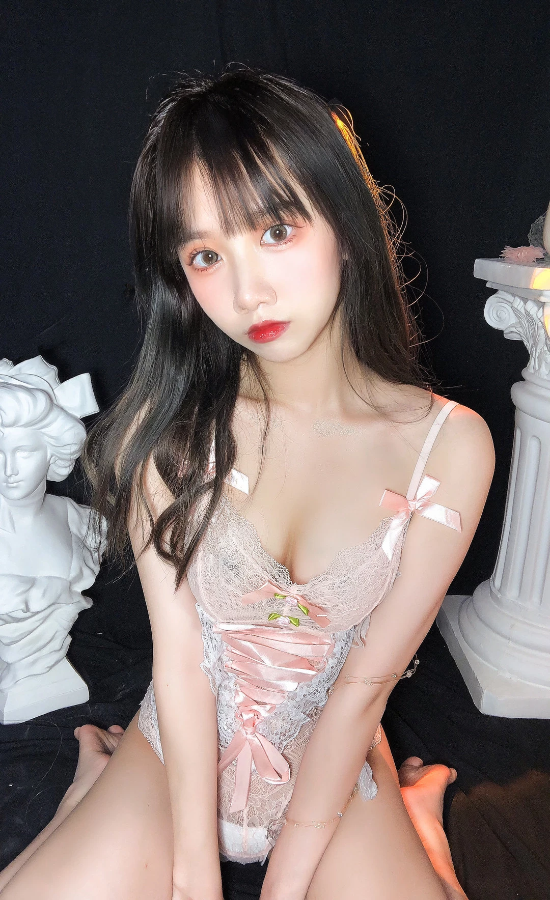 果咩醬w 蕾絲睡衣 前凸後翹畫面鼻血止不住