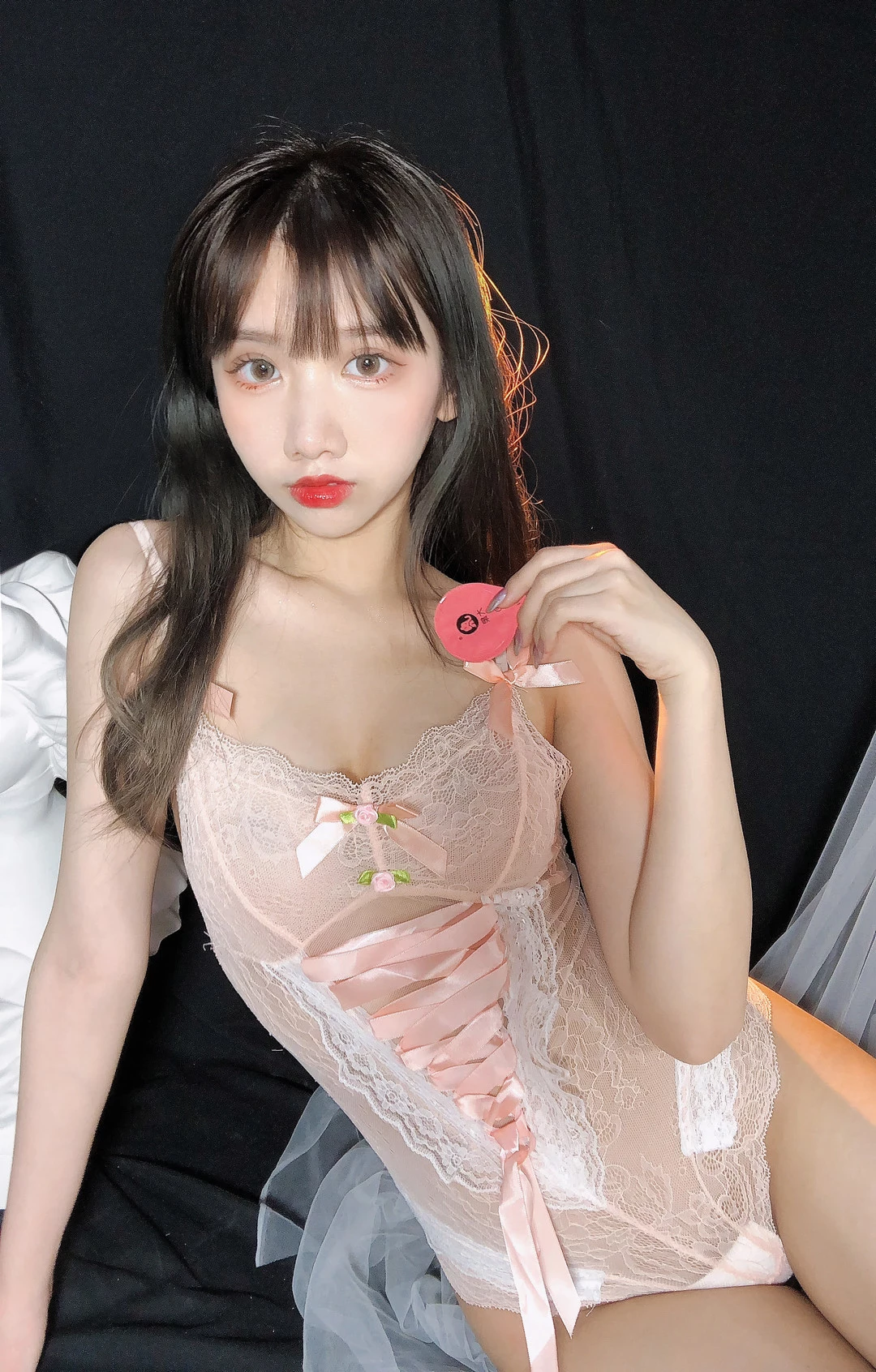 果咩醬w 蕾絲睡衣 前凸後翹畫面鼻血止不住