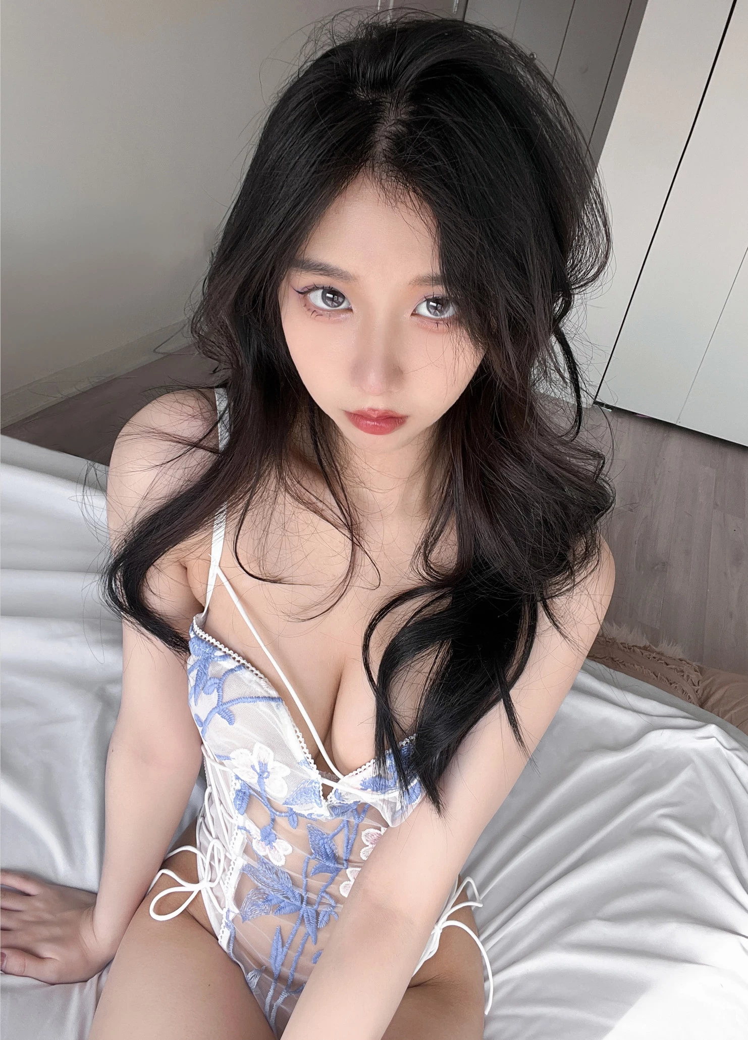 果咩醬w 薄紗情趣服 罩不住的御姐氣息
