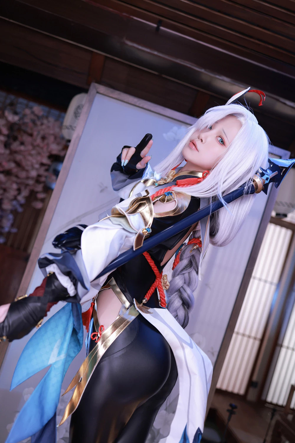 水淼Aqua 原神-申鶴 緊身褲顯現蜜桃臀曲線