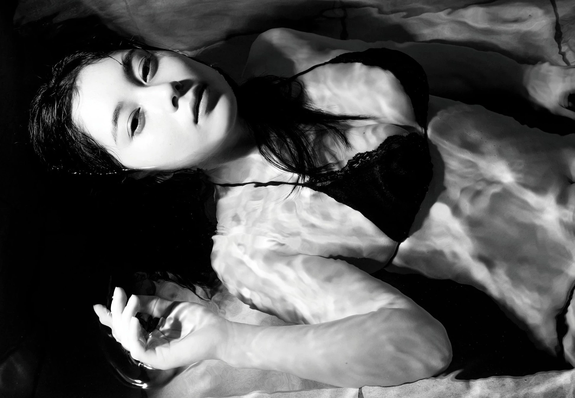 大久保桜子 歐派難以掌握 乳浪直接來襲