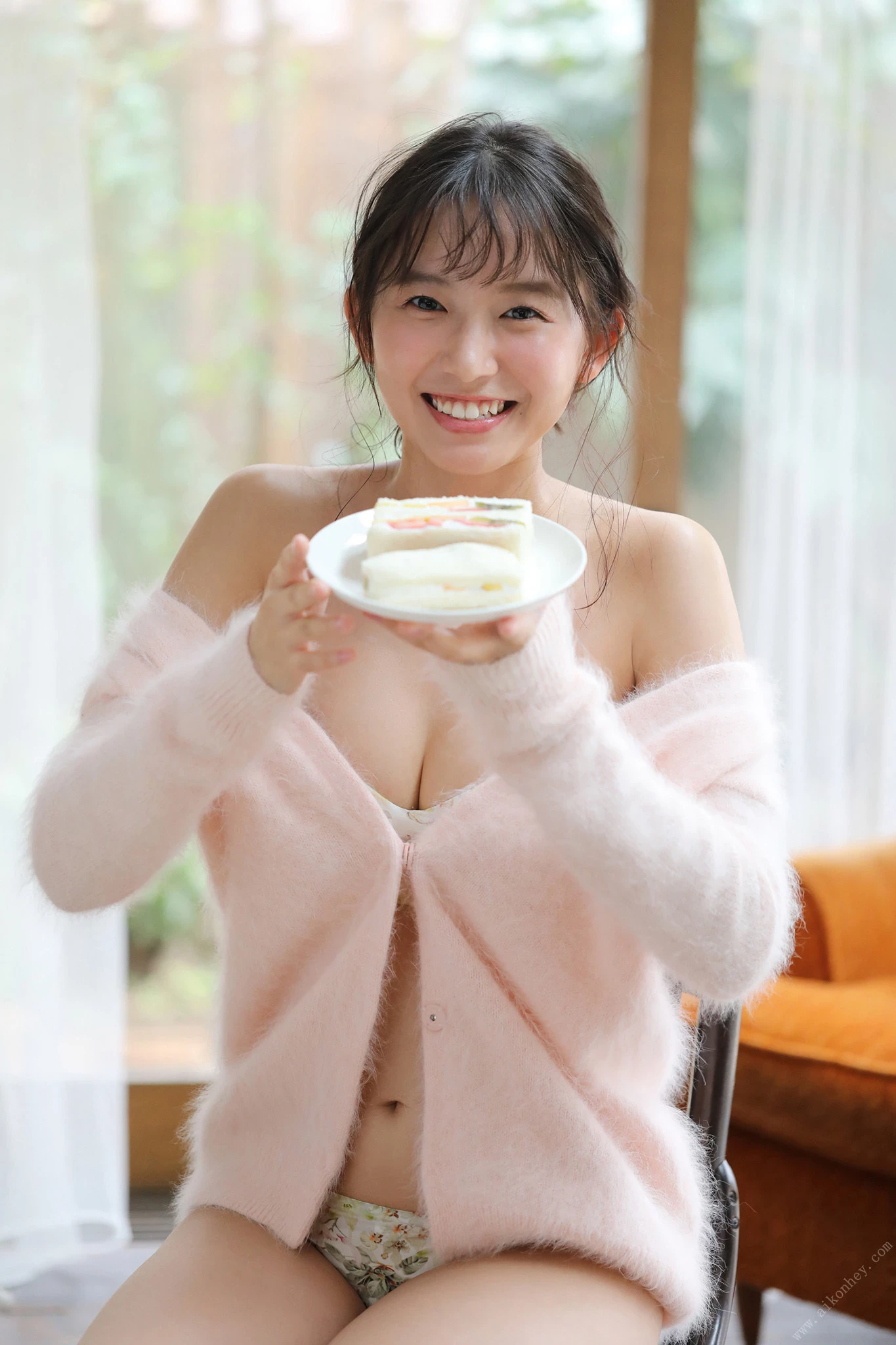 志田音々 氣質女大生美乳呼之欲出