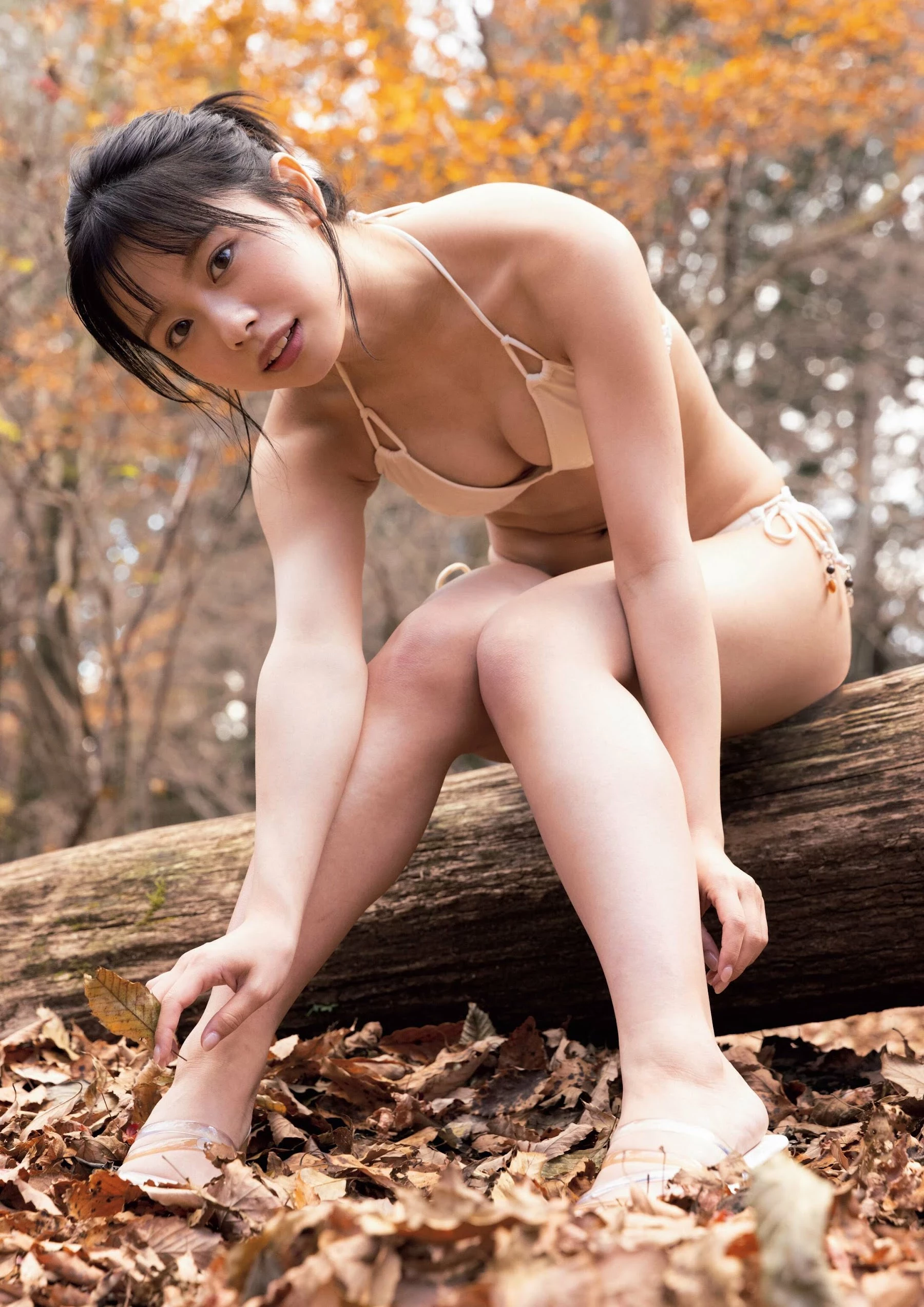 峰島こまき 氣質滿滿 神情無辜超撩人