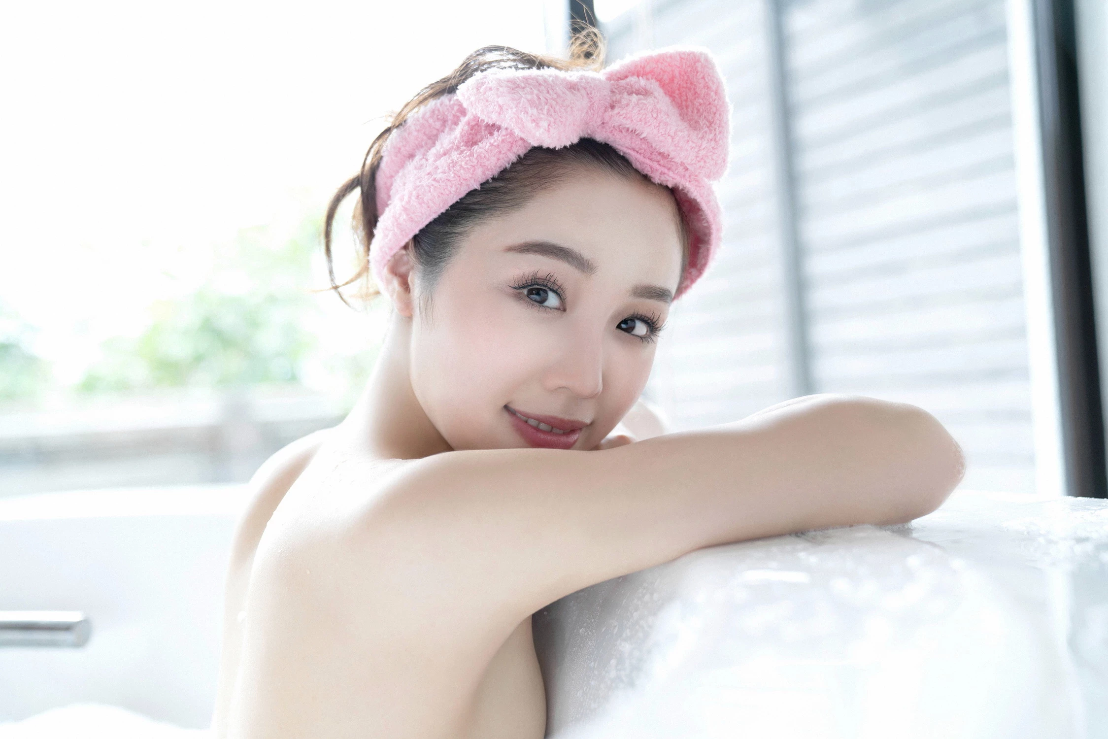 Anna Ishida 石田安奈 元SKE48美女と魅惑のバスルームへ