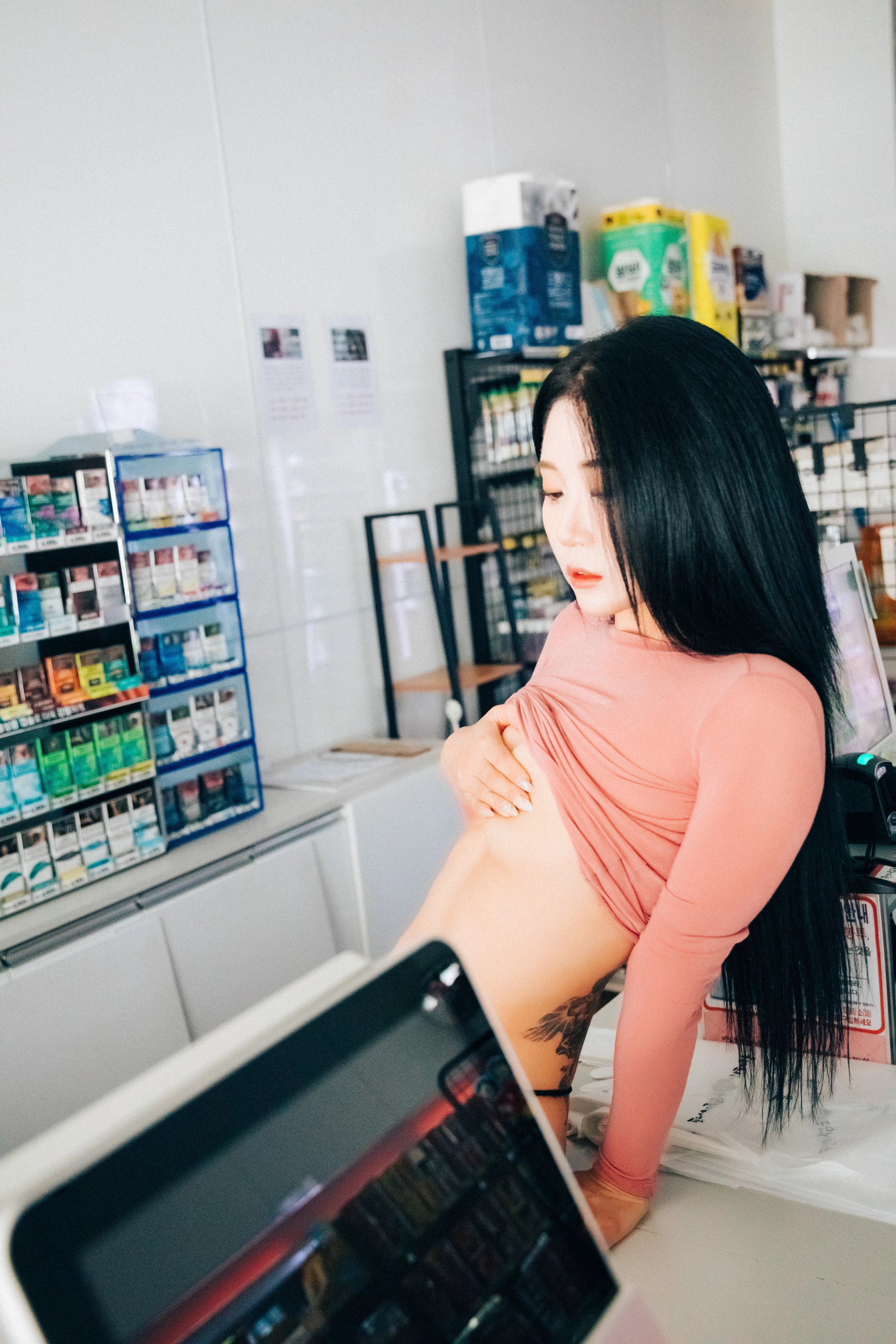 Bomi 보미 粉色毛衣 黑色丁字褲全場焦點
