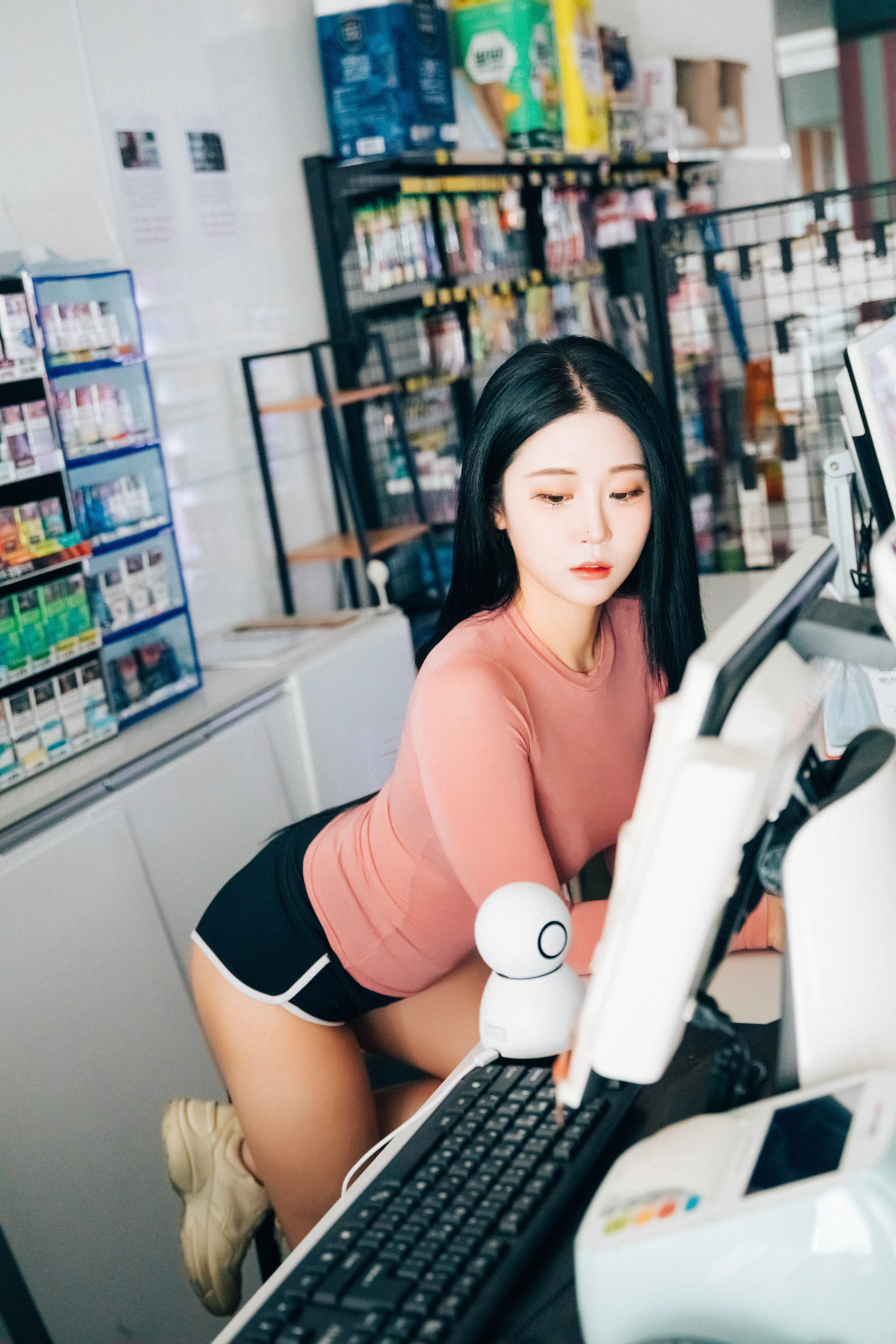 Bomi 보미 粉色毛衣 黑色丁字褲全場焦點