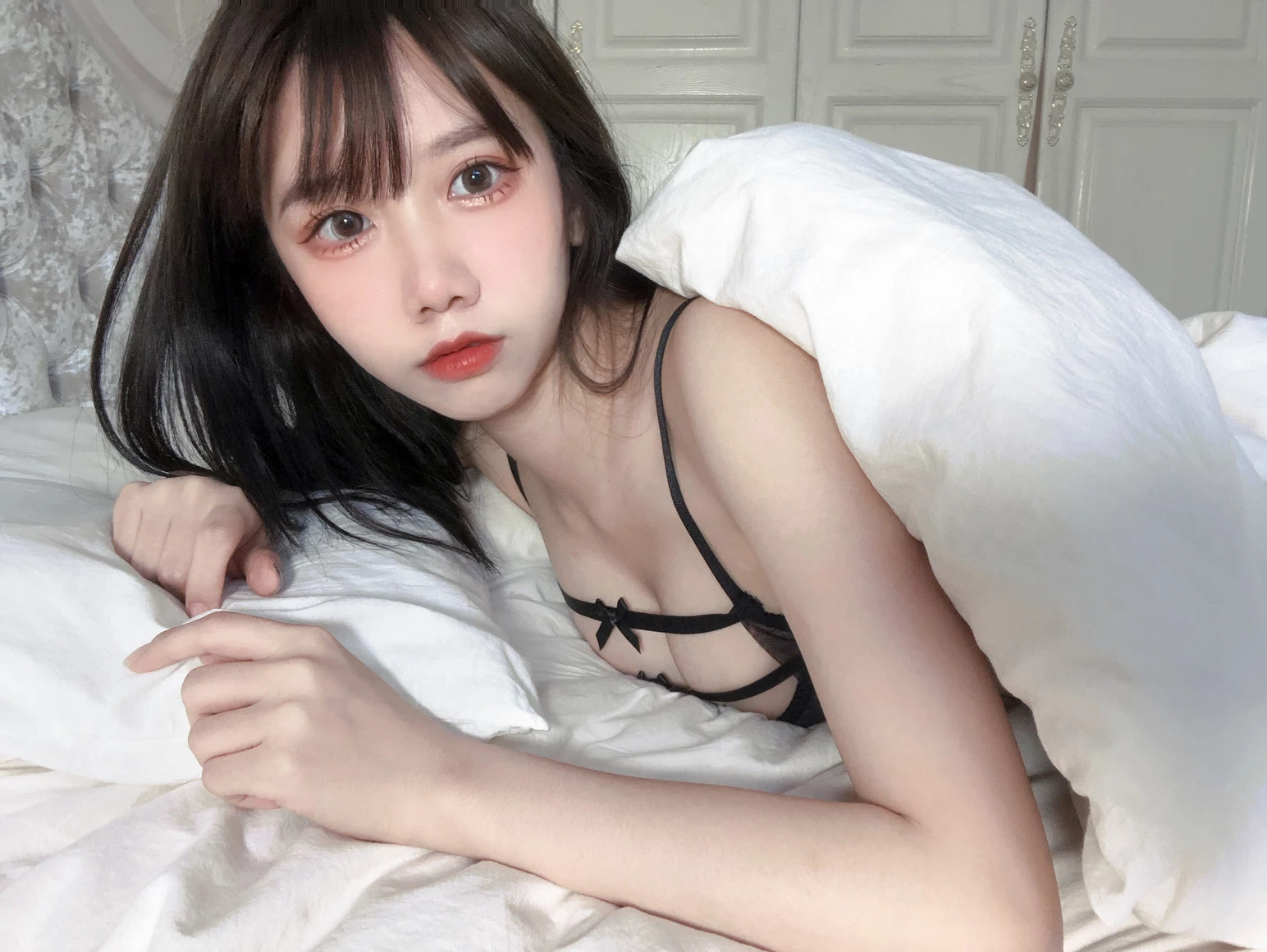 果咩醬w 黑色內衣 雪乳解禁香氣四溢