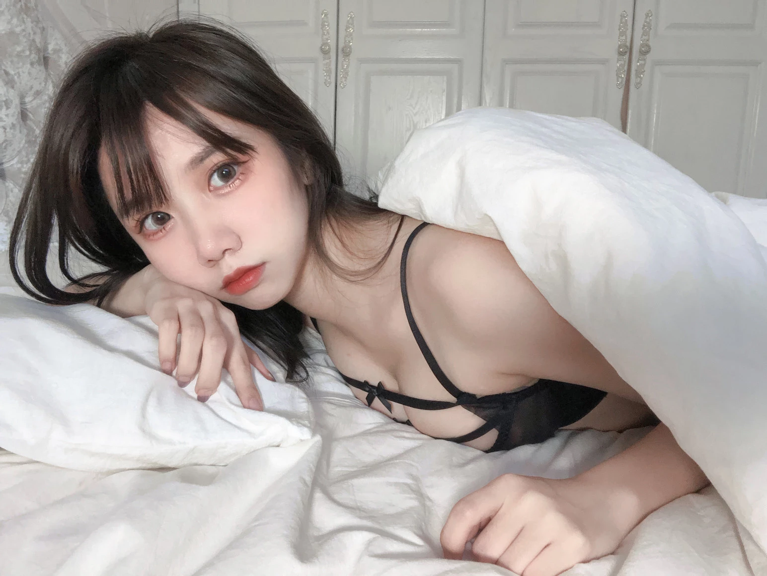 果咩醬w 黑色內衣 雪乳解禁香氣四溢