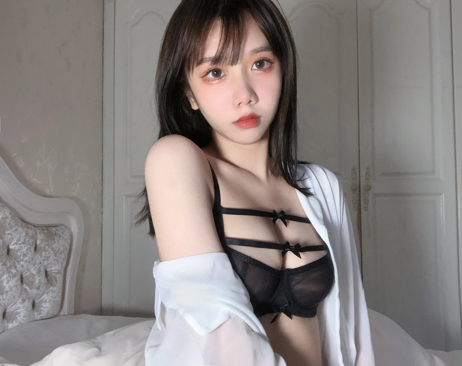 果咩醬w 黑色內衣 雪乳解禁香氣四溢
