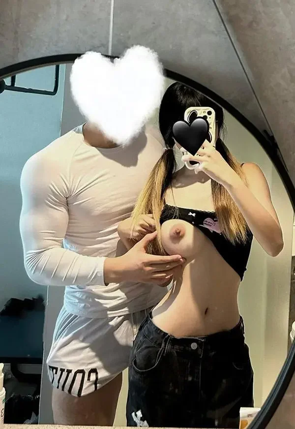 福利姬Naimi奶咪奶味小咪 深蓝暗纹吊带裙