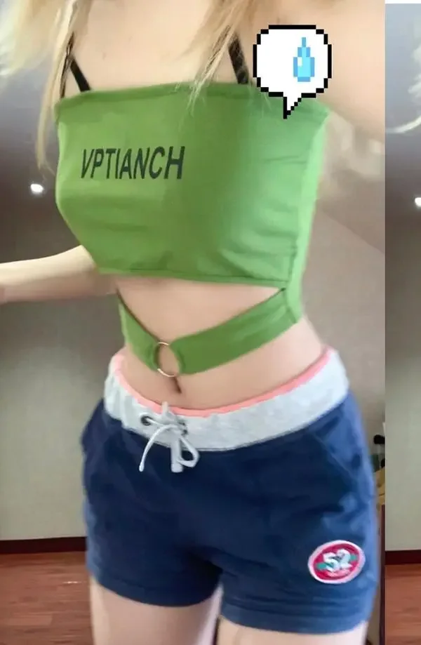 福利姬Naimi奶咪奶味小咪 深蓝暗纹吊带裙