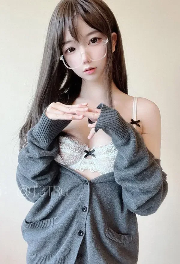 巨乳福利姬 Arty Huang 兔子帽连体衣+湿身