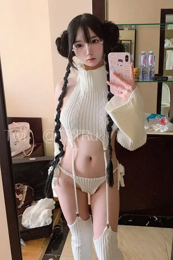 巨乳福利姬 Arty Huang 兔子帽连体衣+湿身