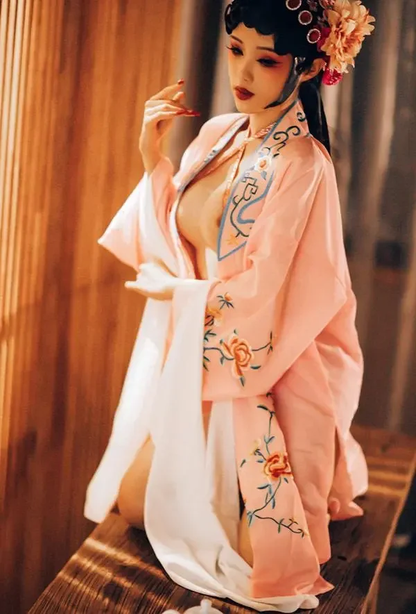 新晋福利姬赤西夜夜 修女无圣光私房版2