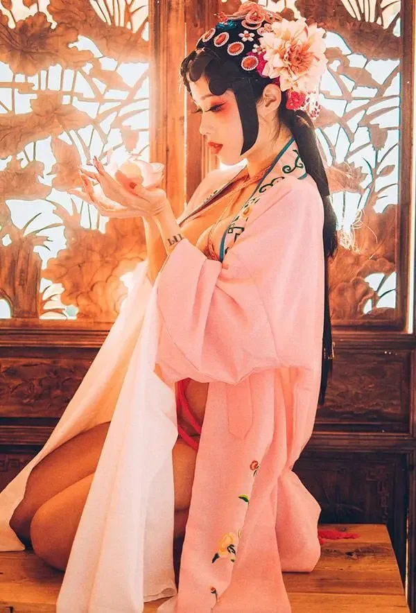 新晋福利姬赤西夜夜 修女无圣光私房版2