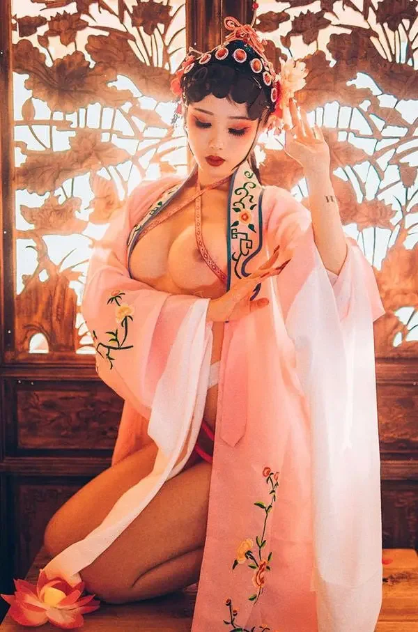 新晋福利姬赤西夜夜 修女无圣光私房版2