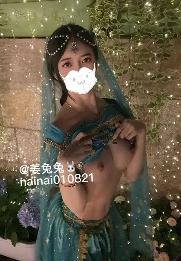 福利姬晴儿新年福利 毛绒内衣+小背心