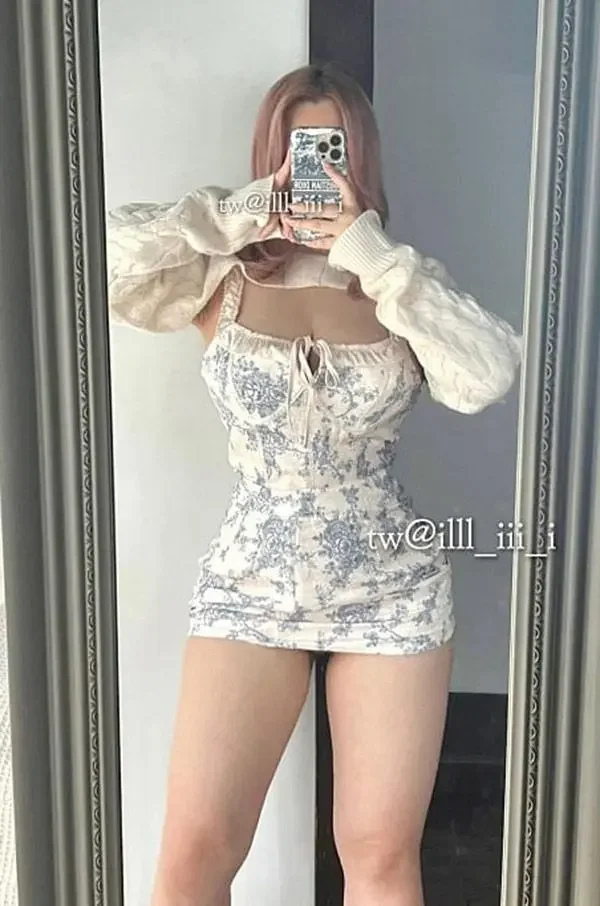 福利姬乖仔小A+丰满妹子的尺度私拍合集