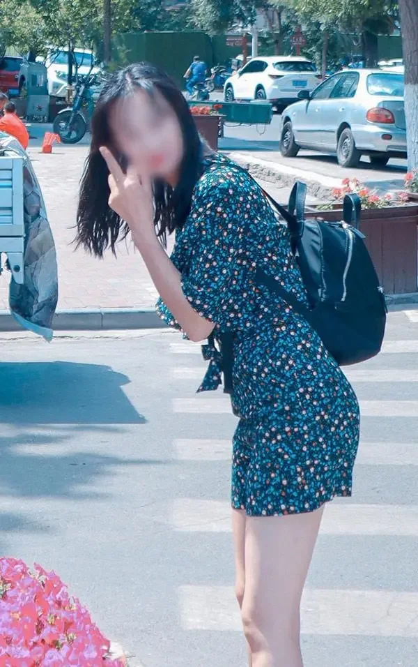 颜值福利姬 晴儿littlesshine 背带裤
