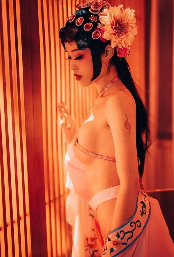 福利姬钛合金TiTi 含香公主