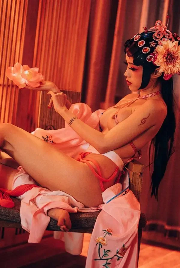 福利姬钛合金TiTi 含香公主