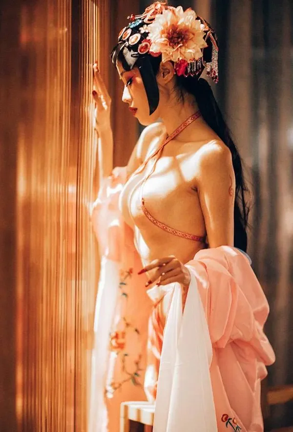 福利姬钛合金TiTi 含香公主