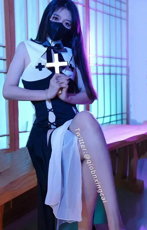 粉嫩福利姬CS rikachanof尺度视图作品合集7