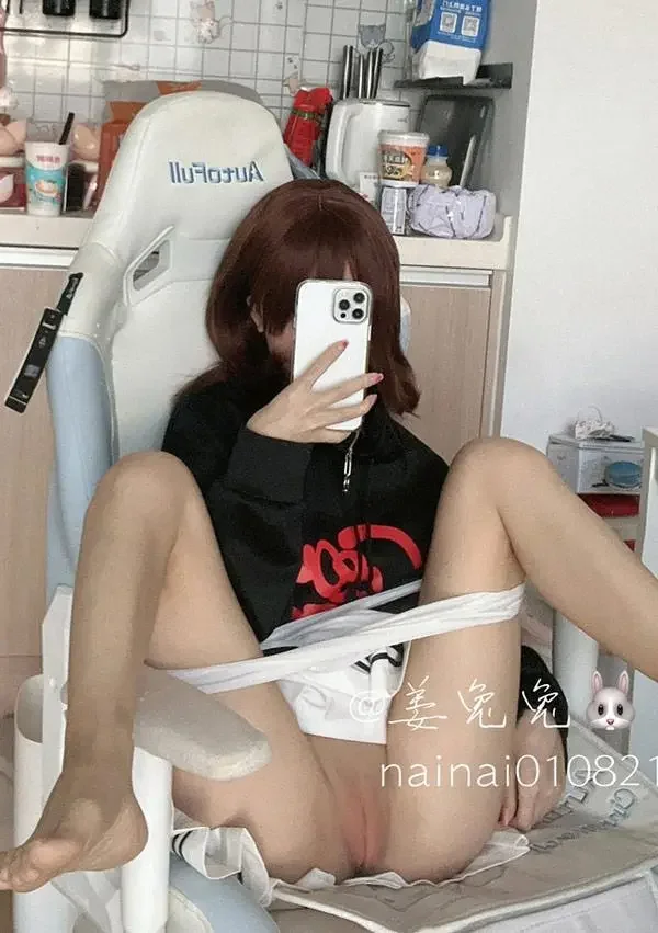 福利姬赤西夜夜之双丸子头海军JK服女生